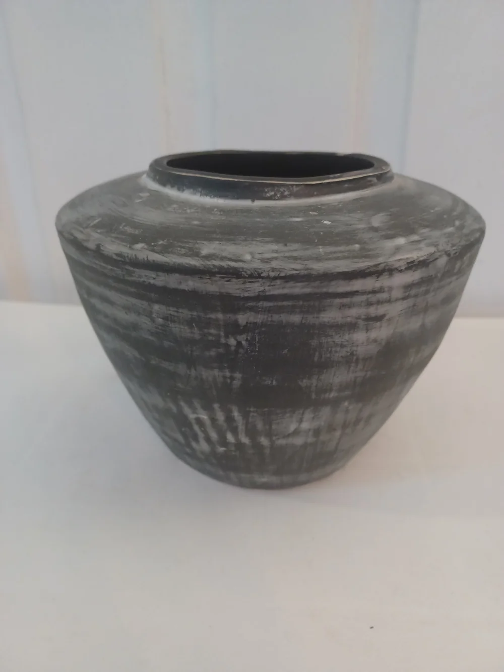 Vtg Hand-Thrown Studio Pottery Vase, Distressed Black & Gray Slip Finish Signed